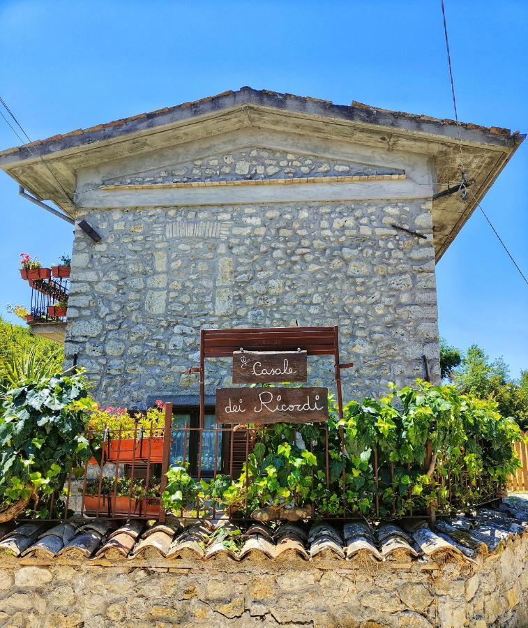 Casale Dei Ricordi Bed & Breakfast Arce Bagian luar foto